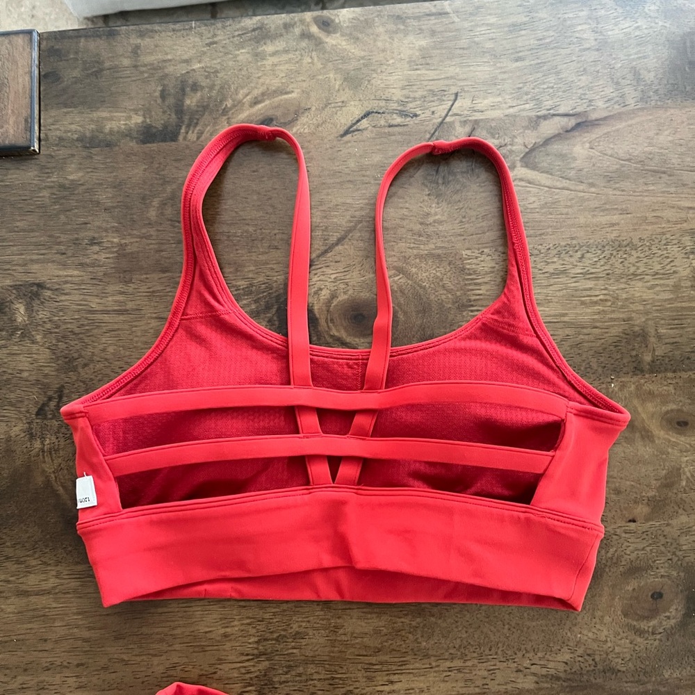 Vuori Longline Yosemite Bra - Scarlet